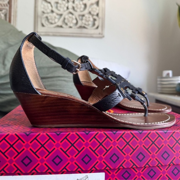 Tory Burch Chandler Wedge 50MM Wedge Sandal Black Size 8 in Box with Dust Bag - Picture 10 of 14